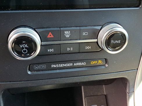 Used 2021 Ford Edge SE image 16