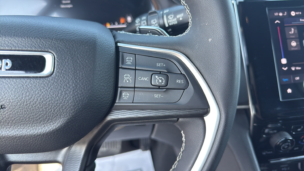 Used 2023 Jeep Grand Cherokee L Laredo AWD/4WD image 27