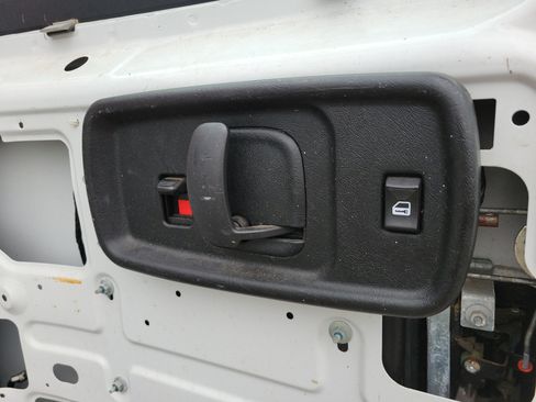 Used 2018 Chevrolet Express 2500 Extended RWD image 9