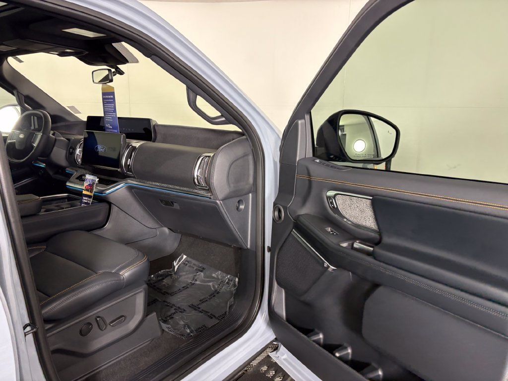 Used 2025 Ford Expedition Tremor AWD/4WD image 41
