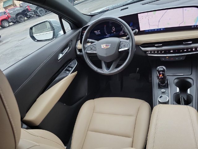 Certified 2024 Cadillac XT4 Luxury w/ Cold Weather Package FWD image 15