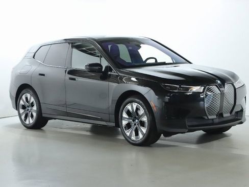 Certified 2025 BMW iX xDrive50 w/ Premium Package image 9