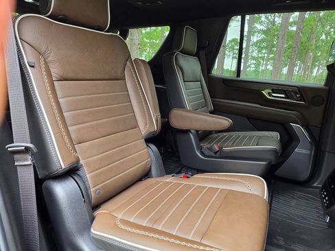 New 2026 GMC Yukon Denali Ultimate w/ LPO, Floor Liner Package AWD/4WD image 27