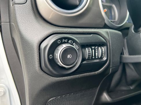 Used 2018 Jeep Wrangler Unlimited Sahara w/ LED Lighting Group image 30