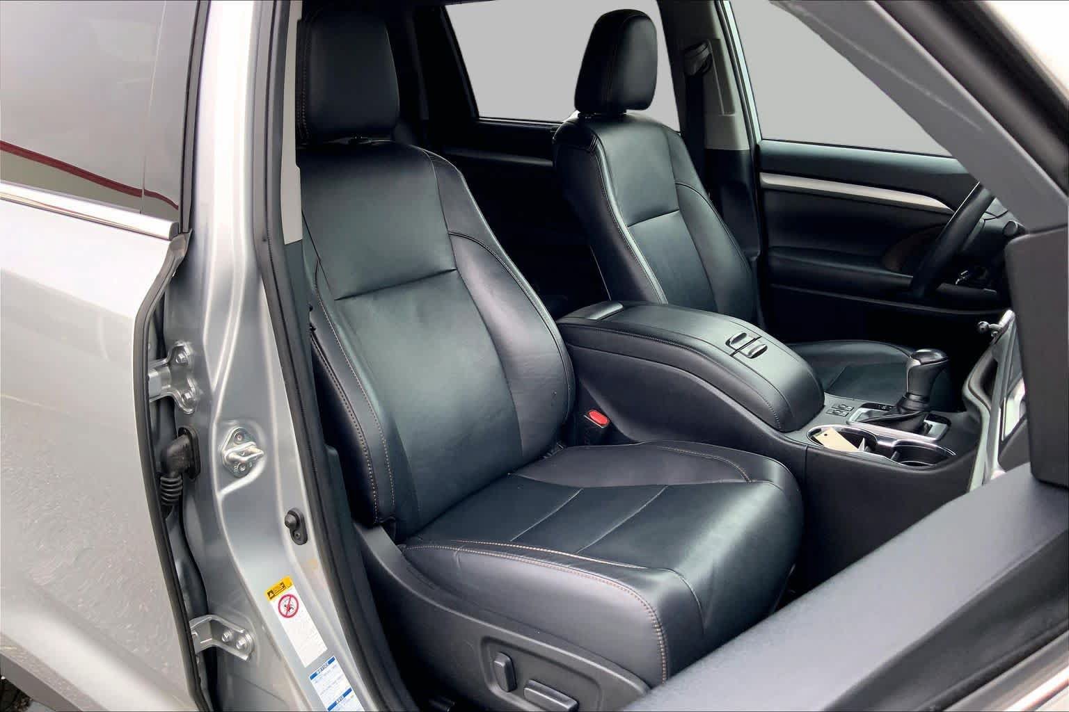 Used 2019 Toyota Highlander XLE AWD/4WD image 8