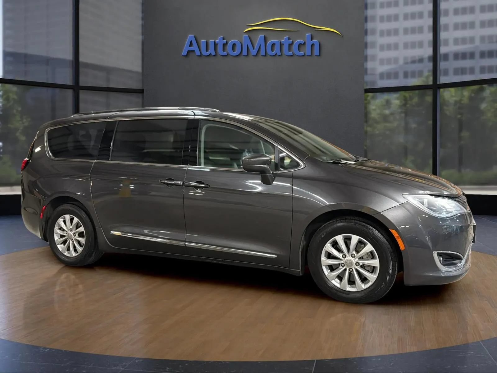 Used 2019 Chrysler Pacifica Touring-L FWD image 14