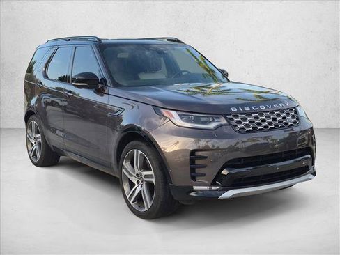 Used 2023 Land Rover Discovery Metropolitan Edition AWD/4WD image 3
