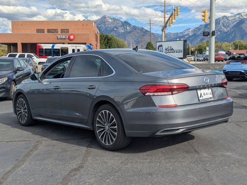 Used 2022 Volkswagen Passat 2.0T image 7