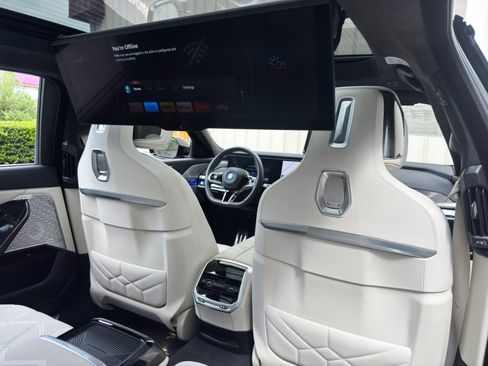 Used 2023 BMW i7 xDrive60 w/ Executive Package 2 AWD/4WD image 49