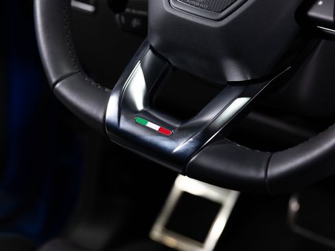 Used 2020 Lamborghini Urus image 16