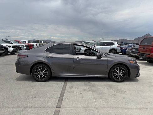 Used 2023 Toyota Camry SE FWD image 3