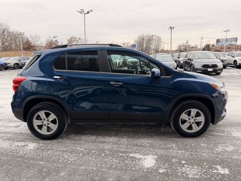 Used 2020 Chevrolet Trax LT w/ LT Convenience Package image 6