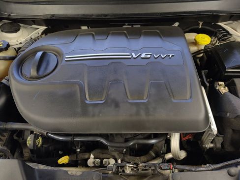 Used 2018 Jeep Cherokee Limited w/ Luxury Group AWD/4WD image 30