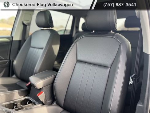 Used 2024 Volkswagen Tiguan SE image 19