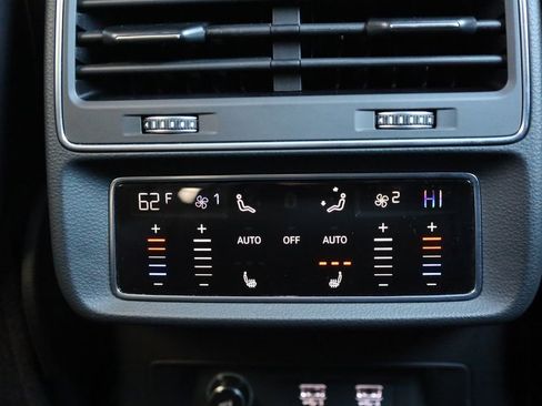 Used 2020 Audi Q8 image 33