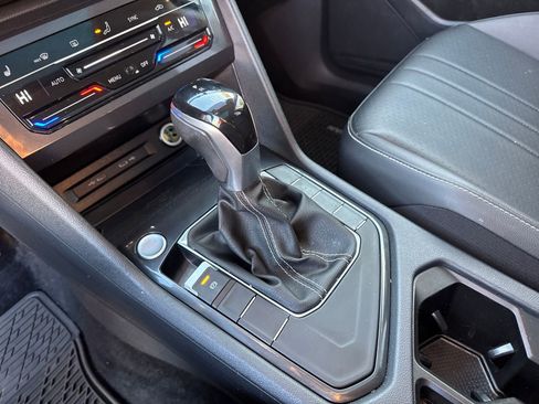 Used 2022 Volkswagen Tiguan SE image 23