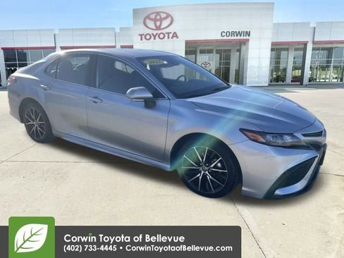 Used 2023 Toyota Camry SE image 7