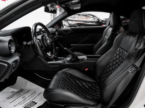 Used 2022 Toyota GR86 Premium w/ ALL Weather Mat Package (TMS) RWD image 4