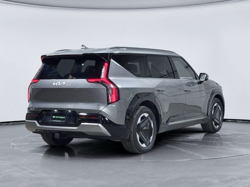 Used 2024 Kia EV9 Land AWD/4WD image 3
