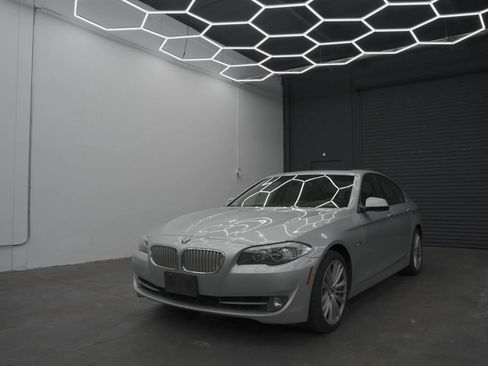 Used 2011 BMW 550i Sedan image 1