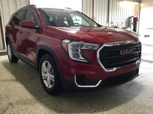 Used 2024 GMC Terrain SLE w/ Driver Convenience Package FWD image 5