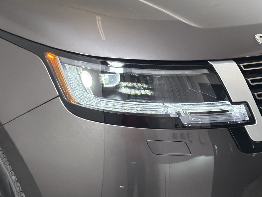 Used 2025 Land Rover Range Rover SE AWD/4WD image 17