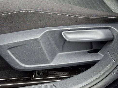 Certified 2025 Volkswagen Jetta S image 25