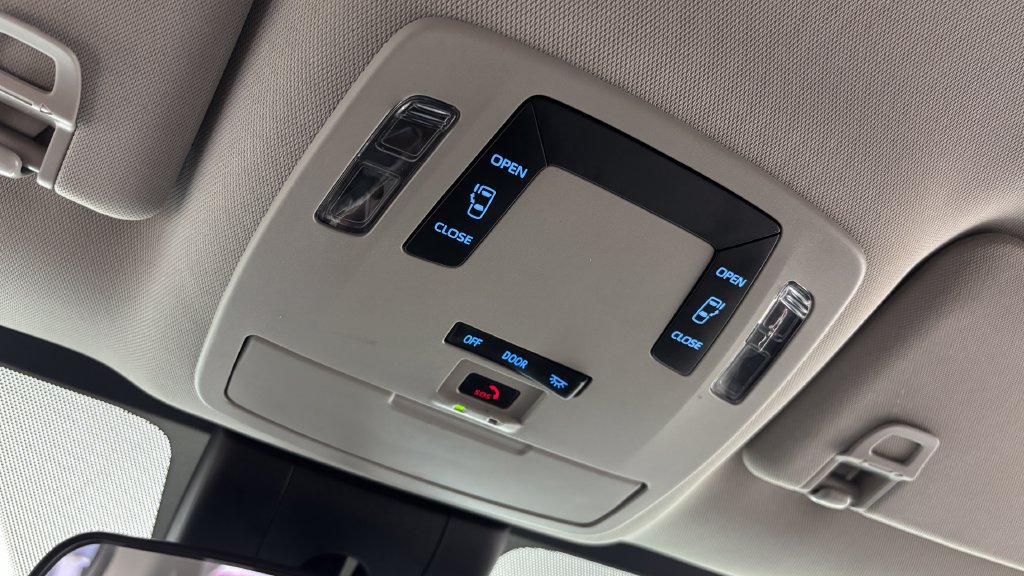 Certified 2024 Toyota Sienna LE FWD image 28
