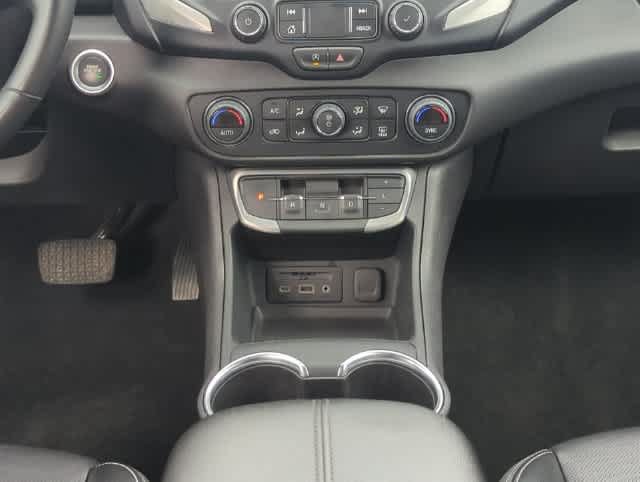 Used 2024 GMC Terrain SLT AWD/4WD image 19