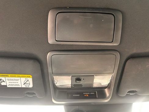 Used 2022 Mitsubishi Outlander 4WD Plug-In Hybrid image 29