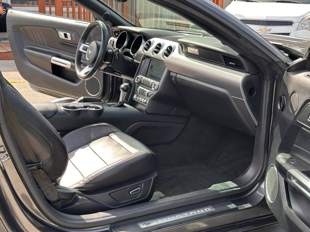 Used 2018 Ford Mustang Premium RWD image 12