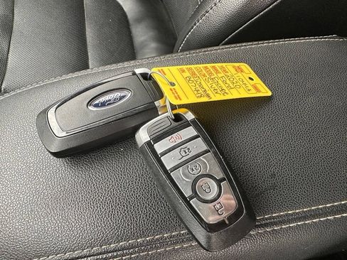 Used 2020 Ford Escape Titanium AWD/4WD image 8