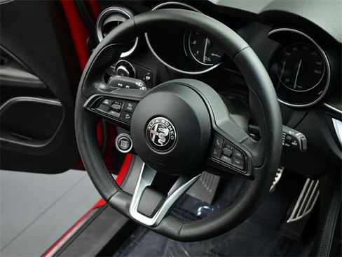 Used 2022 Alfa Romeo Stelvio Ti image 8