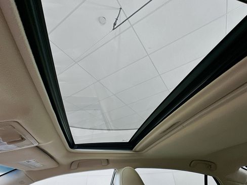 Used 2012 Toyota Avalon Limited image 26