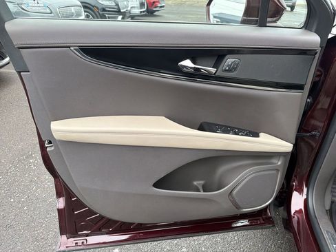 Certified 2023 Lincoln Nautilus Reserve image 10