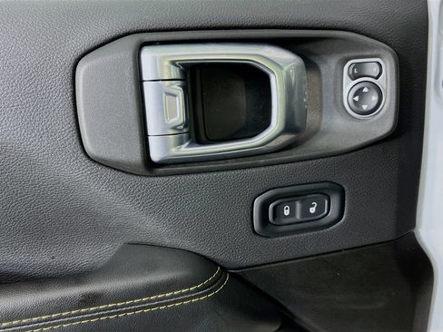 Used 2025 Jeep Wrangler Unlimited Sahara AWD/4WD image 24