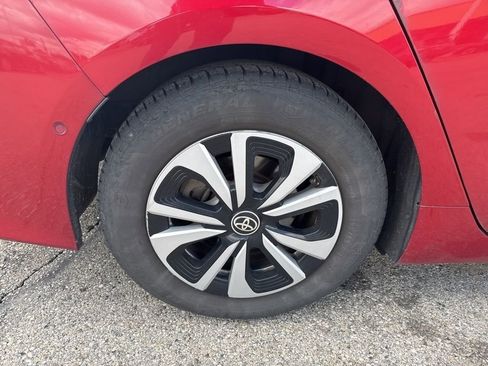 Used 2017 Toyota Prius Prime Advanced FWD image 13