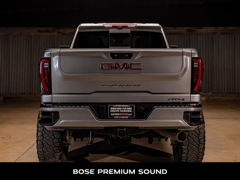 Used 2025 GMC Sierra 2500 AT4 image 8