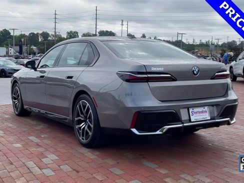 Used 2024 BMW 740i image 8