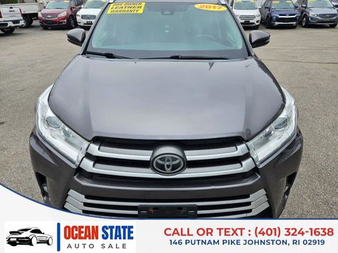 Used 2017 Toyota Highlander XLE image 6