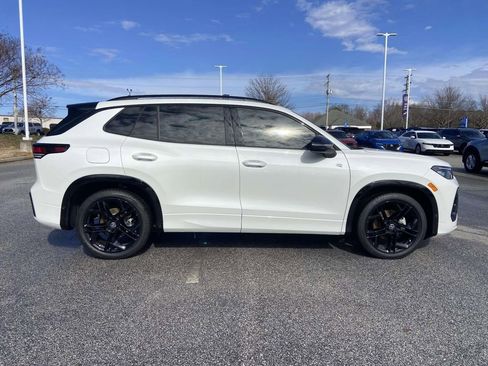 New 2026 Volkswagen Tiguan SE R-Line FWD image 8