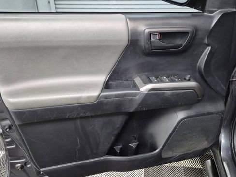 Used 2020 Toyota Tacoma 2WD Double Cab image 17