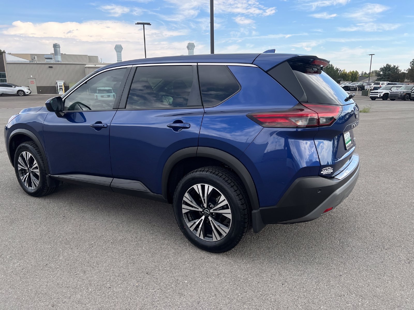 Used 2023 Nissan Rogue SV AWD/4WD image 5