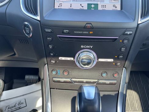Used 2018 Ford Edge Titanium w/ Equipment Group 302A AWD/4WD image 17
