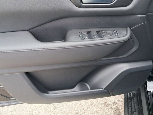 New 2025 Nissan Armada SV image 11