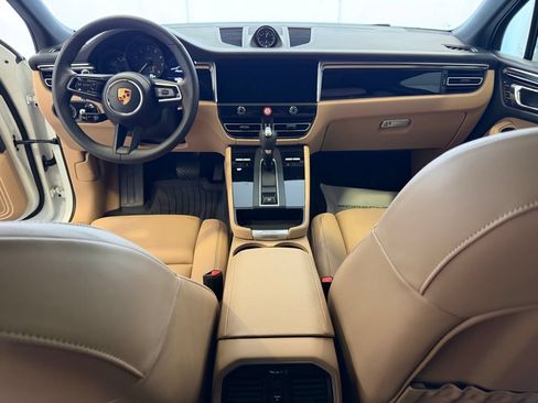 Certified 2026 Porsche Macan AWD/4WD image 17