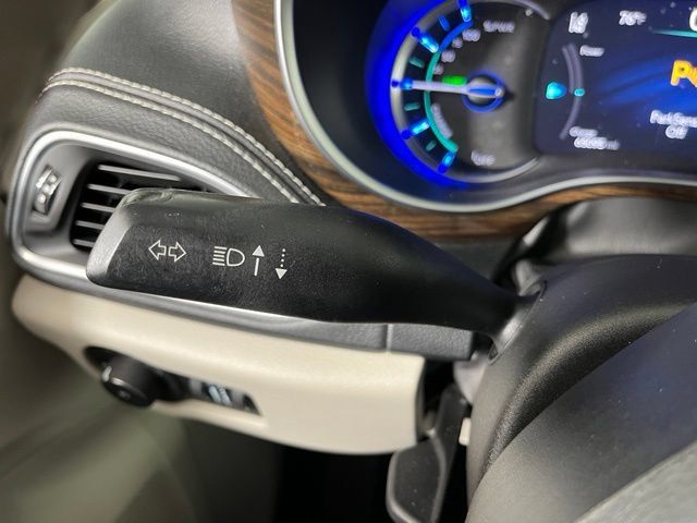 Used 2021 Chrysler Pacifica Limited FWD image 22