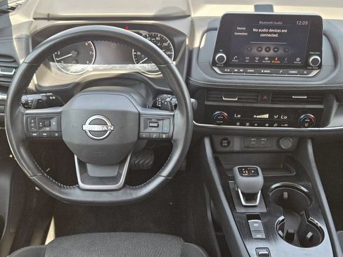 Used 2025 Nissan Rogue SV FWD image 10