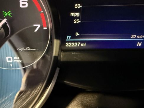 Used 2022 Alfa Romeo Stelvio Ti image 32