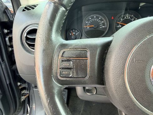 Used 2014 Jeep Patriot Latitude FWD image 13
